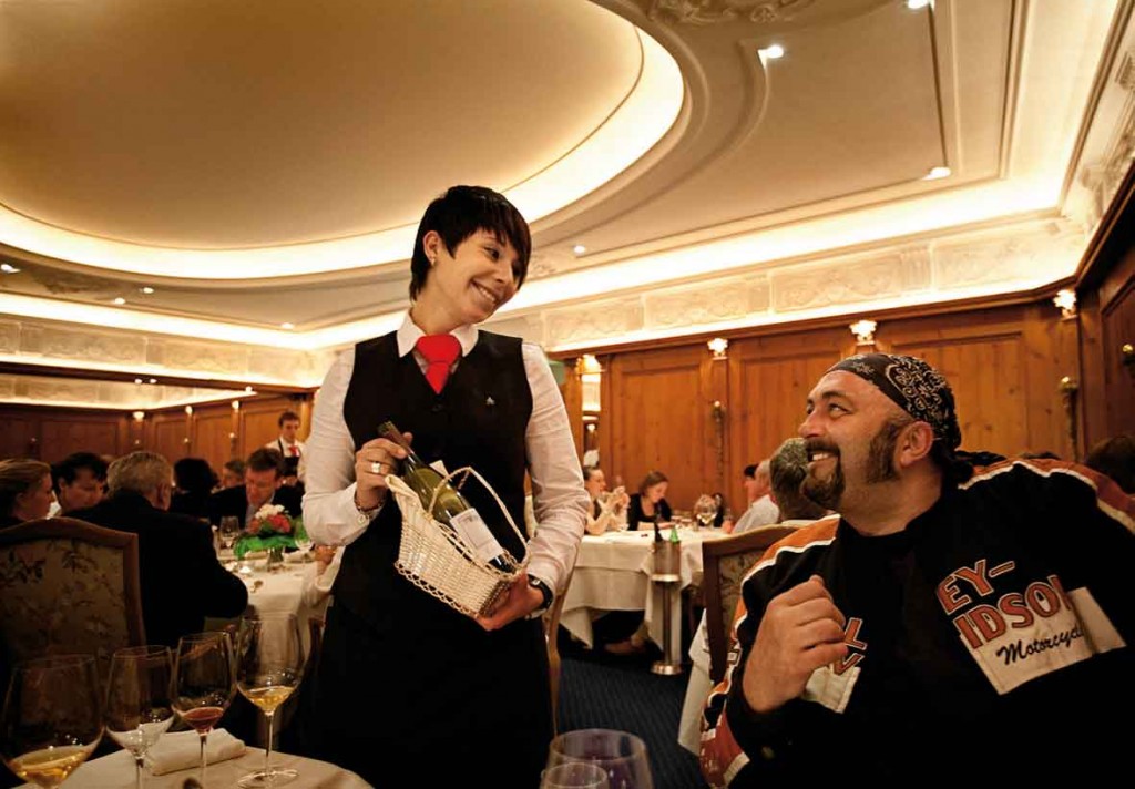 schuhbeck_mit_kellnerin